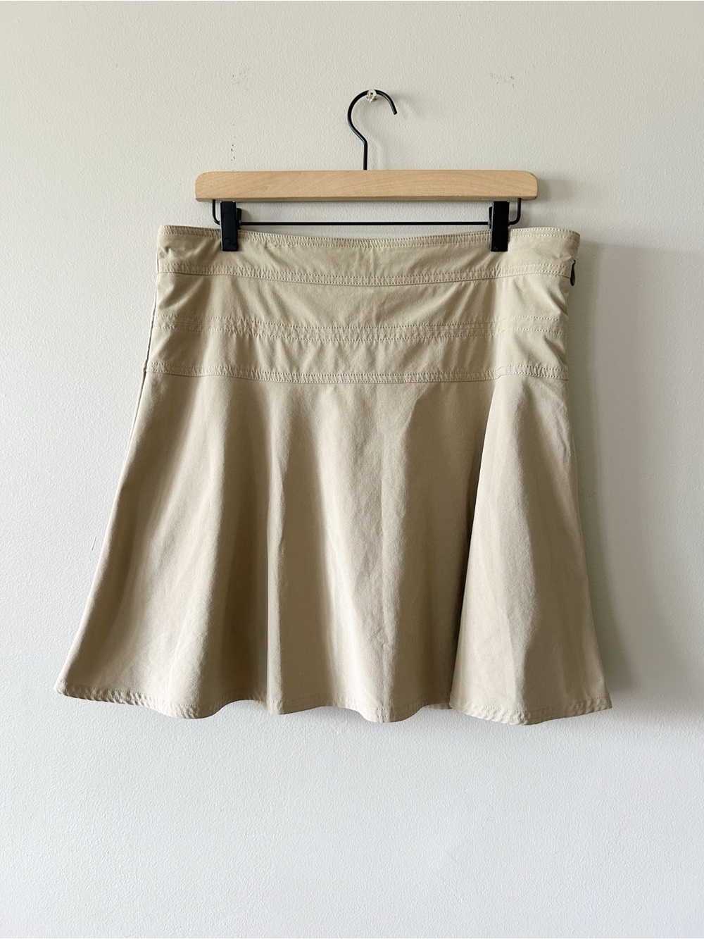 Athleta • tan fitness tennis skirt 12